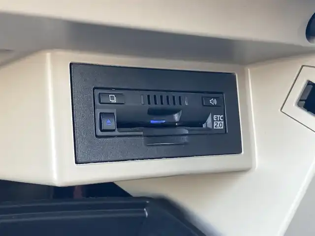 トヨタ ランドクルーザー プラド TX Lパッケージ 香川県 2022(令4)年 3万km ホワイトパールクリスタルシャイン 登録時走行距離：29532km/メーカー純正9型ナビ/　BT接続 フルセグTV/パノラミックビューモニター/プリクラッシュセーフティシステム/レーダークルーズコントロール/レーンキープアシスト/クリアランスソナー/ブラインドスポットモニター/オートハイビーム/LEDヘッドライト/オートライト/フォグランプ/ヘッドライトウォッシャー/ルーフレール/ベージュレザーシート/シートヒーター/エアシート/パワーシート/ビルトインETC2.0/プッシュスタート/スマートキー