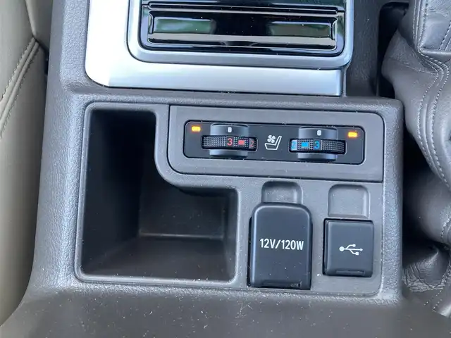 トヨタ ランドクルーザー プラド TX Lパッケージ 香川県 2022(令4)年 3万km ホワイトパールクリスタルシャイン 登録時走行距離：29532km/メーカー純正9型ナビ/　BT接続 フルセグTV/パノラミックビューモニター/プリクラッシュセーフティシステム/レーダークルーズコントロール/レーンキープアシスト/クリアランスソナー/ブラインドスポットモニター/オートハイビーム/LEDヘッドライト/オートライト/フォグランプ/ヘッドライトウォッシャー/ルーフレール/ベージュレザーシート/シートヒーター/エアシート/パワーシート/ビルトインETC2.0/プッシュスタート/スマートキー