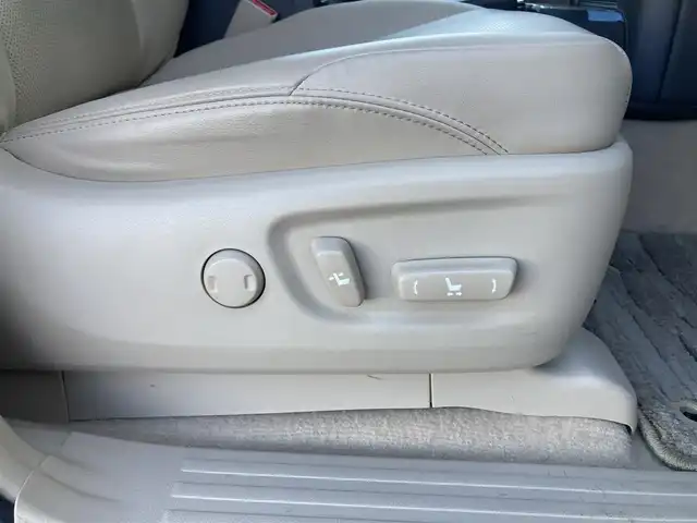 トヨタ ランドクルーザー プラド TX Lパッケージ 香川県 2022(令4)年 3万km ホワイトパールクリスタルシャイン 登録時走行距離：29532km/メーカー純正9型ナビ/　BT接続 フルセグTV/パノラミックビューモニター/プリクラッシュセーフティシステム/レーダークルーズコントロール/レーンキープアシスト/クリアランスソナー/ブラインドスポットモニター/オートハイビーム/LEDヘッドライト/オートライト/フォグランプ/ヘッドライトウォッシャー/ルーフレール/ベージュレザーシート/シートヒーター/エアシート/パワーシート/ビルトインETC2.0/プッシュスタート/スマートキー