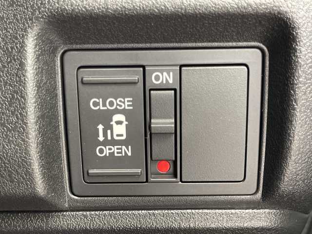 ホンダ Ｎ ＢＯＸ カスタム 千葉県 2024(令6)年 0.2万km クリスタルブラックパール ダブルサイドエアバック/カーテンエアバック/横滑り防止/衝突軽減/コーナーセンサー前後/レーンキープアシスト/オーディオディスプレイ/Bluetooth接続/純正フロアマット/電動格納ドアミラー/オートライト