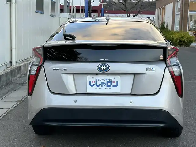 トヨタ プリウス Sセーフティプラス 福島県 2016(平28)年 14.3万km スティールブロンドM (株)IDOMが運営する【じしゃロン福島店】の自社ローン対象車両になります。こちらは現金ご利用時の価格です。自社ローンご希望の方は別途その旨お申付け下さい。/純正ナビ/（AM/FM/BT/フルセグTV/CD/DVD）/ステアリングリモコン/クルーズコントロール/コーナーセンサー/ドアバイザー/革巻きステアリングリモコン/フォグライト/HUD/禁煙車/ETC