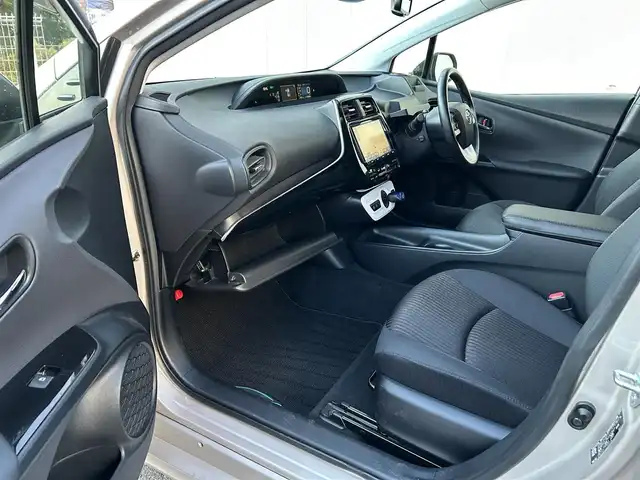 トヨタ プリウス Sセーフティプラス 福島県 2016(平28)年 14.3万km スティールブロンドM (株)IDOMが運営する【じしゃロン福島店】の自社ローン対象車両になります。こちらは現金ご利用時の価格です。自社ローンご希望の方は別途その旨お申付け下さい。/純正ナビ/（AM/FM/BT/フルセグTV/CD/DVD）/ステアリングリモコン/クルーズコントロール/コーナーセンサー/ドアバイザー/革巻きステアリングリモコン/フォグライト/HUD/禁煙車/ETC