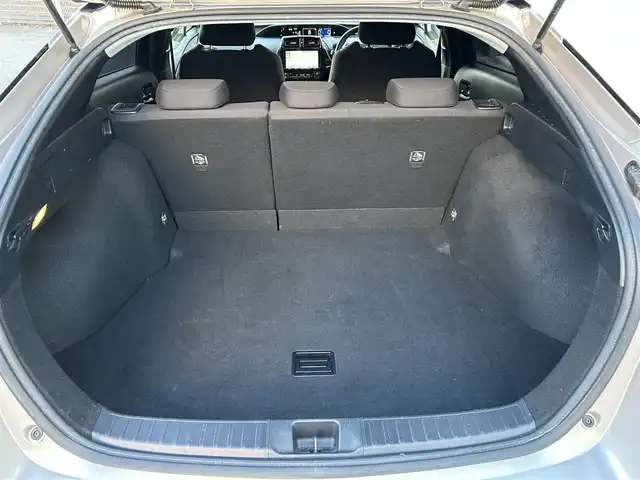 トヨタ プリウス Sセーフティプラス 福島県 2016(平28)年 14.3万km スティールブロンドM (株)IDOMが運営する【じしゃロン福島店】の自社ローン対象車両になります。こちらは現金ご利用時の価格です。自社ローンご希望の方は別途その旨お申付け下さい。/純正ナビ/（AM/FM/BT/フルセグTV/CD/DVD）/ステアリングリモコン/クルーズコントロール/コーナーセンサー/ドアバイザー/革巻きステアリングリモコン/フォグライト/HUD/禁煙車/ETC