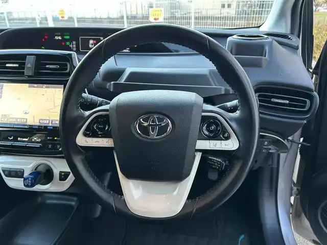 トヨタ プリウス Sセーフティプラス 福島県 2016(平28)年 14.3万km スティールブロンドM (株)IDOMが運営する【じしゃロン福島店】の自社ローン対象車両になります。こちらは現金ご利用時の価格です。自社ローンご希望の方は別途その旨お申付け下さい。/純正ナビ/（AM/FM/BT/フルセグTV/CD/DVD）/ステアリングリモコン/クルーズコントロール/コーナーセンサー/ドアバイザー/革巻きステアリングリモコン/フォグライト/HUD/禁煙車/ETC