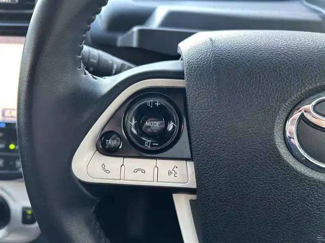 トヨタ プリウス Sセーフティプラス 福島県 2016(平28)年 14.3万km スティールブロンドM (株)IDOMが運営する【じしゃロン福島店】の自社ローン対象車両になります。こちらは現金ご利用時の価格です。自社ローンご希望の方は別途その旨お申付け下さい。/純正ナビ/（AM/FM/BT/フルセグTV/CD/DVD）/ステアリングリモコン/クルーズコントロール/コーナーセンサー/ドアバイザー/革巻きステアリングリモコン/フォグライト/HUD/禁煙車/ETC