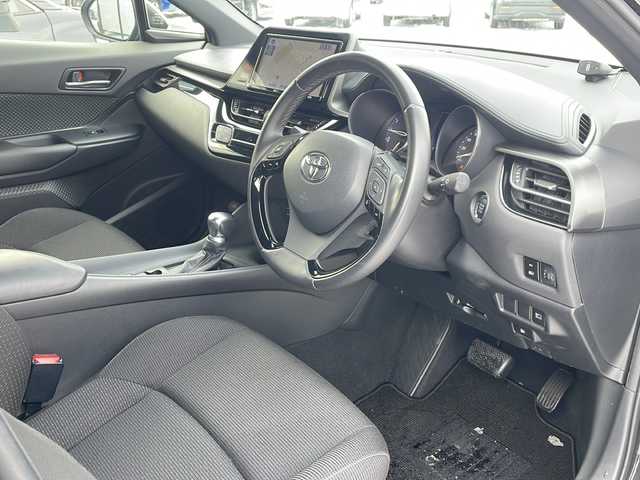 トヨタ Ｃ－ＨＲ S－T 青森県 2019(令1)年 2.4万km ブラックマイカ /ワンオーナー//純正メーカーナビ/(DVD/CD/FM/AM/Bluetooth/フルセグテレビ)//ETC//バックカメラ//衝突軽減ブレーキ//レーンキープアシスト//クルーズコントロール//革巻きステアリング//ステアリングリモコン//コーナーセンサー//LEDヘッドライト//オートライト//オートエアコン//スマートキー×1//プッシュスタート//12V電源//USBジャック//純正17インチアルミホイール//取扱説明書//ナビ取扱説明書//保証書