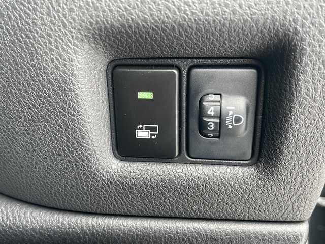 トヨタ Ｃ－ＨＲ S－T 青森県 2019(令1)年 2.4万km ブラックマイカ 4WD/ワンオーナー/純正9インチSDナビ・フルセグTV/CD・DVD・Bluetooth・SD/バックカメラ/セーフティセンス/プリクラッシュセーフティ/レーダークルーズコントロール/レーンディパーチャーアラート/オートマチックハイビーム/クリアランスソナー/ビルトインETC/LEDヘッドライト/純正17インチアルミ/スマートキー/プッシュスタート