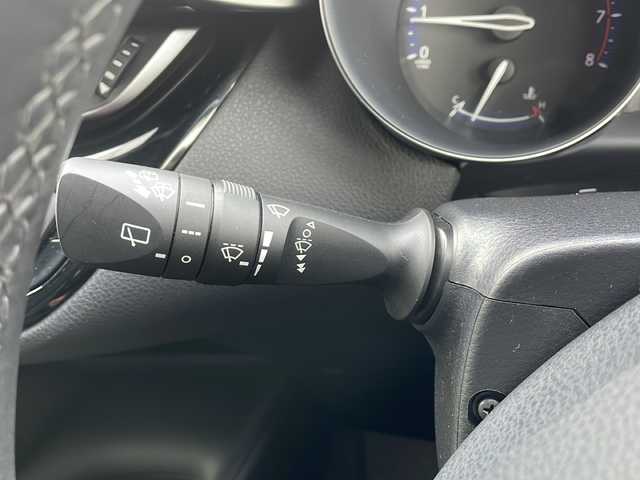 トヨタ Ｃ－ＨＲ S－T 青森県 2019(令1)年 2.4万km ブラックマイカ 4WD/ワンオーナー/純正9インチSDナビ・フルセグTV/CD・DVD・Bluetooth・SD/バックカメラ/セーフティセンス/プリクラッシュセーフティ/レーダークルーズコントロール/レーンディパーチャーアラート/オートマチックハイビーム/クリアランスソナー/ビルトインETC/LEDヘッドライト/純正17インチアルミ/スマートキー/プッシュスタート