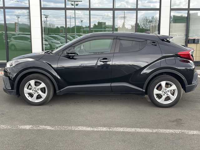 トヨタ Ｃ－ＨＲ S－T 青森県 2019(令1)年 2.4万km ブラックマイカ /ワンオーナー//純正メーカーナビ/(DVD/CD/FM/AM/Bluetooth/フルセグテレビ)//ETC//バックカメラ//衝突軽減ブレーキ//レーンキープアシスト//クルーズコントロール//革巻きステアリング//ステアリングリモコン//コーナーセンサー//LEDヘッドライト//オートライト//オートエアコン//スマートキー×1//プッシュスタート//12V電源//USBジャック//純正17インチアルミホイール//取扱説明書//ナビ取扱説明書//保証書
