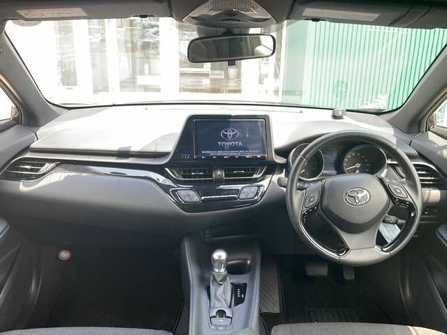 トヨタ Ｃ－ＨＲ S－T 青森県 2019(令1)年 2.4万km ブラックマイカ 4WD/ワンオーナー/純正9インチSDナビ・フルセグTV/CD・DVD・Bluetooth・SD/バックカメラ/セーフティセンス/プリクラッシュセーフティ/レーダークルーズコントロール/レーンディパーチャーアラート/オートマチックハイビーム/クリアランスソナー/ビルトインETC/LEDヘッドライト/純正17インチアルミ/スマートキー/プッシュスタート