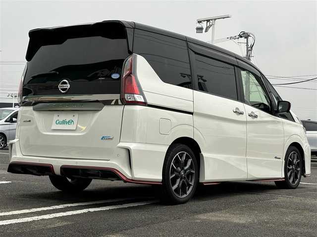 日産 セレナ ニスモ 福岡県 2018(平30)年 7.9万km ブリリアントホワイトパール 2トーン 純正9型ナビゲーション/フルセグTV/CD/DVD/Blue-ray/SDREC/Bluetooth）/プロパイロット/専用バンパースポイラー＆サイド＆リヤバンパースポイラー/インテリジェントアラウンドビューモニター/パーキングアシスト/ビルトインETC/ドライブレコーダー/全方位運転支援システム/トラクションコントロール/ハンズフリーパワースライドドア/インテリジェントエマージェンシーブレーキ/LEDヘッドランプ/オートライト/ウィンカーミラー/純正17インチアルミ/革/アルカンターラステアリング/アルカンターラシート/オートエアコン/リヤオートエアコン/電動パーキングブレーキ/オートブレーキホールド/インテリジェントキー/禁煙車/専用フロアマット/サイドバイザー