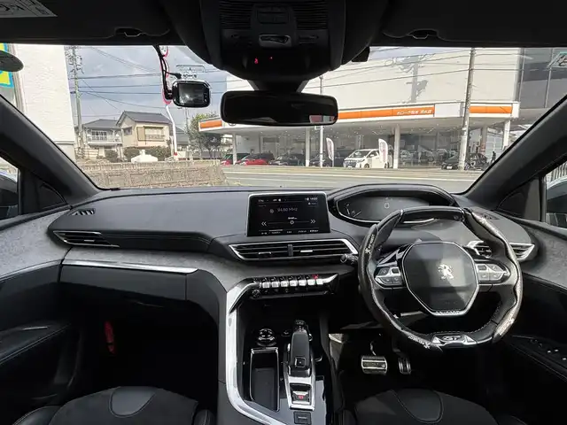 プジョー ３００８ GT ブルー HDi 広島県 2019(平31)年 5.8万km ＤグリーンＭ パノラミックサンルーフ/ルーフレール/純正ディスプレイオーディオ/【Bluetooth再生/MirrorLink/AndroidAuto】/パノラマビューモニター/アクティブセーフティブレーキ/レーンキープアシスト/パークアシスト/ブラインドスポットモニター/レーダークルーズコントロール/ハンズフリー電動テールゲート/ディレクショナルヘッドライト/インテリジェントハイビーム/パドルシフト/LEDオートライト/パーキングセンサー/シートヒーター/ETC/ドライブレコーダー（F.R）/スペアキー/取扱説明書/保証書