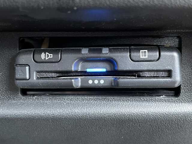 スズキ ジムニー XC 佐賀県 2023(令5)年 2.5万km ブルーイッシュブラックパール3 社外SDナビゲーション/・CD/DVD/Bluetooth/フルセグTV/クルーズコントロール/プッシュスタート/スマートキー/ルーフキャリア/背面タイヤ/ETC/シートヒーター/革巻きステアリング/ステアリングリモコン/純正LEDヘッドライト/純正16インチアルミ/スペアキー1本