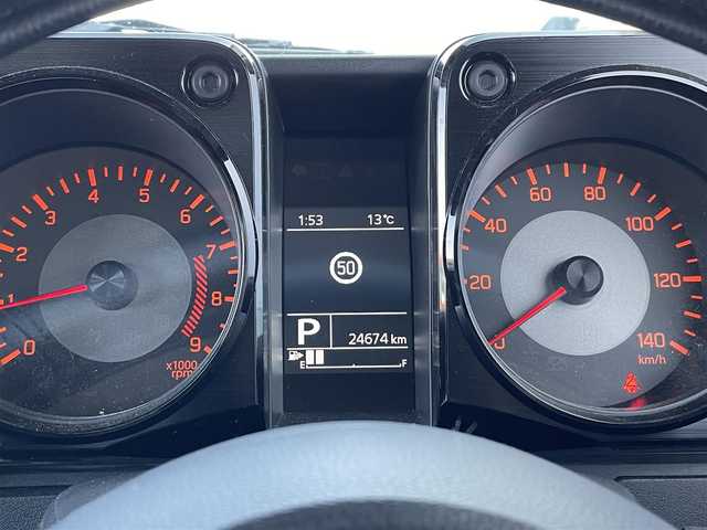 スズキ ジムニー XC 佐賀県 2023(令5)年 2.5万km ブルーイッシュブラックパール3 社外SDナビゲーション/・CD/DVD/Bluetooth/フルセグTV/クルーズコントロール/プッシュスタート/スマートキー/ルーフキャリア/背面タイヤ/ETC/シートヒーター/革巻きステアリング/ステアリングリモコン/純正LEDヘッドライト/純正16インチアルミ/スペアキー1本