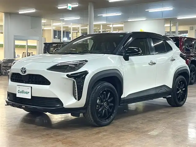 トヨタ ヤリスクロス ハイブリッド Z 道央・札幌 2021(令3)年 2.1万km ブラックマイカ/ホワイトパールクリスタルシャイン 2トーン ワンオーナー/4WD/寒冷地仕様/TOM’Sエアロ（フロント/サイド/リア）/5ZIGEN 18インチAW/純正T-Connectナビ/フルセグTV/Bluetooth/Miracast/全方位カメラ/トヨタセーフティセンス/プリクラッシュセーフティ/レーントレーシングアシスト/ロードサインアシスト/レーダークルーズコントロール/先行車発進告知機能/ブラインドスポットモニター/フロントワイパーダイサー/オートマチックハイビーム/ヘッドライトレベライザー/クリアランスソナー/リヤクロストラフィックアラート/パーキングサポートブレーキ/ドライブセレクトスイッチ/トレイル/スノーモード/ダウンヒルアシストコントロール/パワーバックドア/運転席パワーシート/ハーフレザーシート/前席シートヒーター/ステアリングヒーター/LEDヘッドライト/デイライト/純正ドライブレコーダー/ETC2.0/スマートキー×2/AC100V電源/2.1A USB/純正AW付スタッドレスセット積込み/　（215/50/18 BS VRX3 2021年製6mm）/保証書/取扱説明書