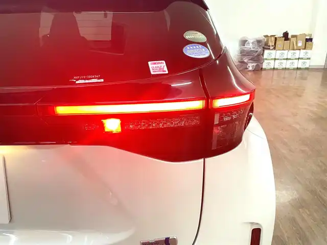トヨタ ヤリスクロス ハイブリッド Z 道央・札幌 2021(令3)年 2.1万km ブラックマイカ/ホワイトパールクリスタルシャイン 2トーン ワンオーナー/4WD/寒冷地仕様/TOM’Sエアロ（フロント/サイド/リア）/5ZIGEN 18インチAW/純正T-Connectナビ/フルセグTV/Bluetooth/Miracast/全方位カメラ/トヨタセーフティセンス/プリクラッシュセーフティ/レーントレーシングアシスト/ロードサインアシスト/レーダークルーズコントロール/先行車発進告知機能/ブラインドスポットモニター/フロントワイパーダイサー/オートマチックハイビーム/ヘッドライトレベライザー/クリアランスソナー/リヤクロストラフィックアラート/パーキングサポートブレーキ/ドライブセレクトスイッチ/トレイル/スノーモード/ダウンヒルアシストコントロール/パワーバックドア/運転席パワーシート/ハーフレザーシート/前席シートヒーター/ステアリングヒーター/LEDヘッドライト/デイライト/純正ドライブレコーダー/ETC2.0/スマートキー×2/AC100V電源/2.1A USB/純正AW付スタッドレスセット積込み/　（215/50/18 BS VRX3 2021年製6mm）/保証書/取扱説明書