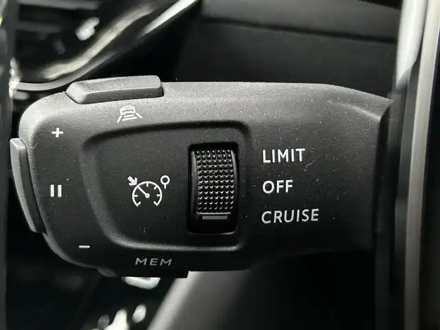 プジョー ２０８ GT 茨城県 2022(令4)年 2.1万km 赤 アクティブセーフティブレーキ　/ＡＣＣ　/ＬＫＡ　/ＢＳＭ　/Ｂカメラ　/パーキングセンサー　/ＣａｒＰｌａｙ　/ＢＴ　/ＵＳＢ　/半革　/シートヒーター　/ＬＥＤ　/オートハイビーム　/ＥＴＣ　/純正１７インチＡＷ　/禁煙車