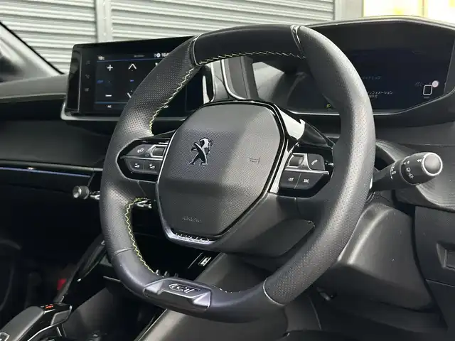プジョー ２０８ GT 茨城県 2022(令4)年 2.1万km 赤 アクティブセーフティブレーキ　/ＡＣＣ　/ＬＫＡ　/ＢＳＭ　/Ｂカメラ　/パーキングセンサー　/ＣａｒＰｌａｙ　/ＢＴ　/ＵＳＢ　/半革　/シートヒーター　/ＬＥＤ　/オートハイビーム　/ＥＴＣ　/純正１７インチＡＷ　/禁煙車