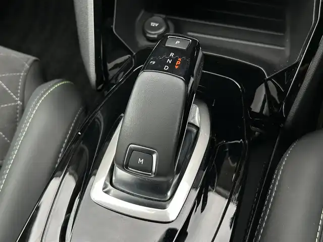 プジョー ２０８ GT 茨城県 2022(令4)年 2.1万km 赤 アクティブセーフティブレーキ　/ＡＣＣ　/ＬＫＡ　/ＢＳＭ　/Ｂカメラ　/パーキングセンサー　/ＣａｒＰｌａｙ　/ＢＴ　/ＵＳＢ　/半革　/シートヒーター　/ＬＥＤ　/オートハイビーム　/ＥＴＣ　/純正１７インチＡＷ　/禁煙車