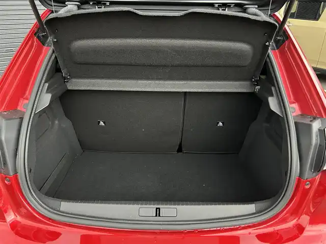 プジョー ２０８ GT 茨城県 2022(令4)年 2.1万km 赤 アクティブセーフティブレーキ　/ＡＣＣ　/ＬＫＡ　/ＢＳＭ　/Ｂカメラ　/パーキングセンサー　/ＣａｒＰｌａｙ　/ＢＴ　/ＵＳＢ　/半革　/シートヒーター　/ＬＥＤ　/オートハイビーム　/ＥＴＣ　/純正１７インチＡＷ　/禁煙車