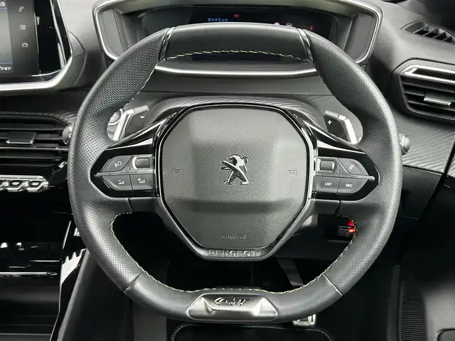 プジョー ２０８ GT 茨城県 2022(令4)年 2.1万km 赤 アクティブセーフティブレーキ　/ＡＣＣ　/ＬＫＡ　/ＢＳＭ　/Ｂカメラ　/パーキングセンサー　/ＣａｒＰｌａｙ　/ＢＴ　/ＵＳＢ　/半革　/シートヒーター　/ＬＥＤ　/オートハイビーム　/ＥＴＣ　/純正１７インチＡＷ　/禁煙車