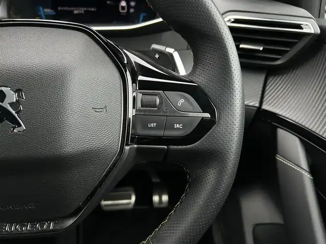 プジョー ２０８ GT 茨城県 2022(令4)年 2.1万km 赤 アクティブセーフティブレーキ　/ＡＣＣ　/ＬＫＡ　/ＢＳＭ　/Ｂカメラ　/パーキングセンサー　/ＣａｒＰｌａｙ　/ＢＴ　/ＵＳＢ　/半革　/シートヒーター　/ＬＥＤ　/オートハイビーム　/ＥＴＣ　/純正１７インチＡＷ　/禁煙車