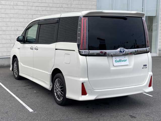 トヨタ ノア ハイブリッド Si ダブルバイビー 茨城県 2018(平30)年 7.7万km ラグジュアリーホワイトパールクリスタルシャインガラスフレーク 純正10inメモリナビ【NSZN-Z66T】/(地デジTV・CD・DVD・BT・USB・ラジオ再生・HDMI端子)/両側パワースライドドア/純正12inフリップダウンモニター/クルーズコントロール/衝突軽減ブレーキ/革調シートカバー/コーナーセンサー/バックカメラ/ETC/前後ドライブレコーダー/オートライト/LEDヘッドライト/純正16inアルミホイール/純正フロアマット/スマートキー/取扱説明書