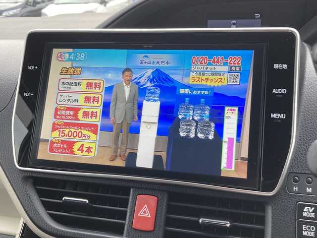 トヨタ ノア ハイブリッド Si ダブルバイビー 茨城県 2018(平30)年 7.7万km ラグジュアリーホワイトパールクリスタルシャインガラスフレーク 純正10inメモリナビ【NSZN-Z66T】/(地デジTV・CD・DVD・BT・USB・ラジオ再生・HDMI端子)/両側パワースライドドア/純正12inフリップダウンモニター/クルーズコントロール/衝突軽減ブレーキ/革調シートカバー/コーナーセンサー/バックカメラ/ETC/前後ドライブレコーダー/オートライト/LEDヘッドライト/純正16inアルミホイール/純正フロアマット/スマートキー/取扱説明書