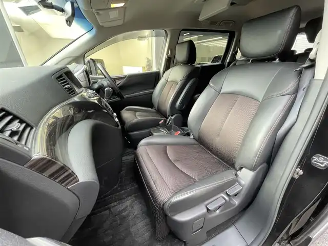 日産 エルグランド 250HWS S アーバンクロム 滋賀県 2017(平29)年 7.8万km ファントムブラック 禁煙車/純正ナビ/【CD/DVD/フルセグTV】/アラウンドビューモニター/フリップダウンモニター/ＥＴＣ/両側パワースライドドア/クルーズコントロール/ハーフレザーシート/オットマン/革巻きステアリング/ステアリングスイッチ/スマートキー