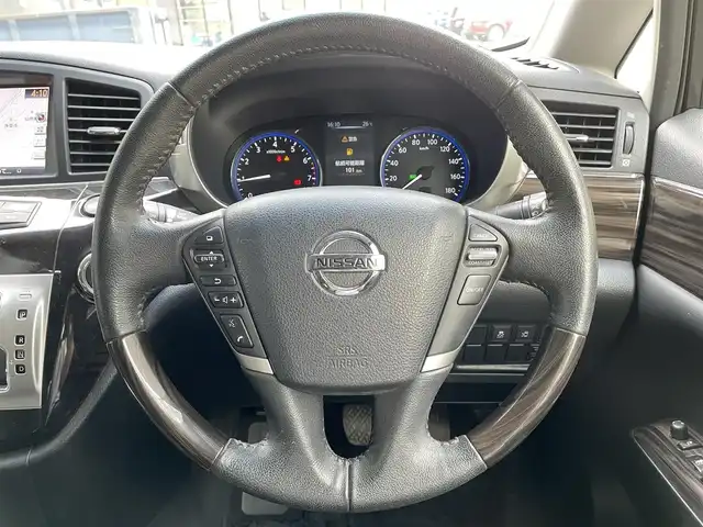日産 エルグランド 250HWS S アーバンクロム 滋賀県 2017(平29)年 7.8万km ファントムブラック 禁煙車/純正ナビ/【CD/DVD/フルセグTV】/アラウンドビューモニター/フリップダウンモニター/ＥＴＣ/両側パワースライドドア/クルーズコントロール/ハーフレザーシート/オットマン/革巻きステアリング/ステアリングスイッチ/スマートキー