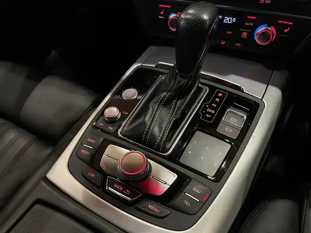 アウディ Ａ６ アバント 2.0 TFSI クワトロS Line 道央・札幌 2017(平29)年 2.9万km グレイシアホワイトメタリック グレイシアホワイトメタリック/Slineパッケージ/パークアシストパッケージ/　・サラウンドビューカメラ/　・パークアシスト/マトリクスLEDヘッドライト/リヤコンフォートパッケージプラス/　・4ゾーンエアコン/　・前後シートヒーター/　・サンブラインド/　・電動チルトテレスコピックステアリングコラム/純正HDDナビ/　・DVD/USB/BT/SD/フルセグテレビ/電動リアゲート/本革シート/BOSEサラウンド
