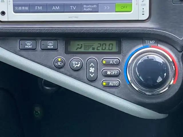 トヨタ アクア S 千葉県 2012(平24)年 6.5万km クールソーダメタリック 純正メモリナビ/(TV/BT/FM/AM/CD）/バックカメラ/ETC/前席シートヒーター/アイドリングストップ/フォグランプ/オートライト/ウィンカーミラー/電動格納ミラー/純正15インチAW/プッシュスタート/スマートキー/フロアマット/ドアバイザー/取説/保証書