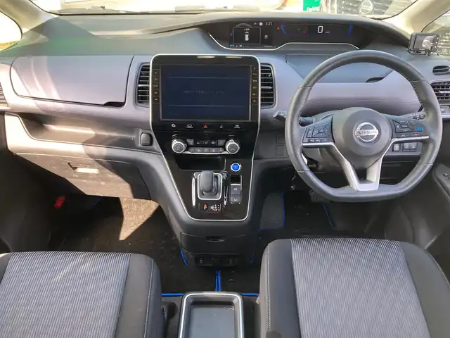 日産 セレナ e－パワー ハイウェイスター V 静岡県 2020(令2)年 4.6万km ブリリアントホワイトパール エンジンスタートストップ/スマートキー/スペアキー1本/パワーステアリング/パワーウィンドウ/寒冷地仕様/パーキングアシスト/アイドリングストップ/Wオートエアコン/クルーズコントロール/フリップダウンモニター/USB入力端子/ETC/全方位カメラ/純正10インチナビ（CD.DVD.BT.フルセグ）/3列シート/純正ドライブレコーダー前後/純正フロアマット/純正アルミホイール/ウォークスルー/両側パワースライドドア/ABS/盗難防止装置/オートライト/コーナーセンサー前後/LEDライト/W+サイドエアバック/ステアリングヒーター/社外アルミホイール車内有（スタッドレス）/エンジンスターター