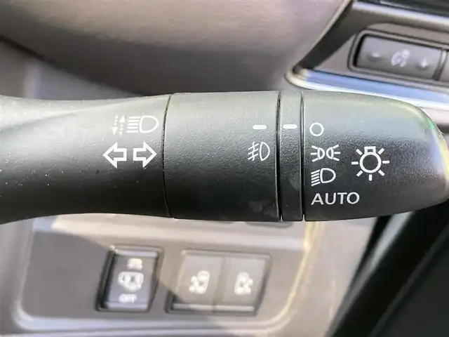 日産 セレナ e－パワー ハイウェイスター V 静岡県 2020(令2)年 4.6万km ブリリアントホワイトパール エンジンスタートストップ/スマートキー/スペアキー1本/パワーステアリング/パワーウィンドウ/寒冷地仕様/パーキングアシスト/アイドリングストップ/Wオートエアコン/クルーズコントロール/フリップダウンモニター/USB入力端子/ETC/全方位カメラ/純正10インチナビ（CD.DVD.BT.フルセグ）/3列シート/純正ドライブレコーダー前後/純正フロアマット/純正アルミホイール/ウォークスルー/両側パワースライドドア/ABS/盗難防止装置/オートライト/コーナーセンサー前後/LEDライト/W+サイドエアバック/ステアリングヒーター/社外アルミホイール車内有（スタッドレス）/エンジンスターター