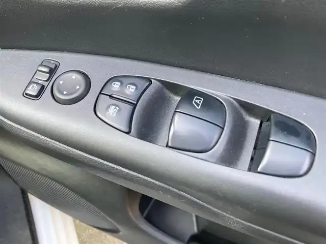 日産 セレナ e－パワー ハイウェイスター V 静岡県 2020(令2)年 4.6万km ブリリアントホワイトパール エンジンスタートストップ/スマートキー/スペアキー1本/パワーステアリング/パワーウィンドウ/寒冷地仕様/パーキングアシスト/アイドリングストップ/Wオートエアコン/クルーズコントロール/フリップダウンモニター/USB入力端子/ETC/全方位カメラ/純正10インチナビ（CD.DVD.BT.フルセグ）/3列シート/純正ドライブレコーダー前後/純正フロアマット/純正アルミホイール/ウォークスルー/両側パワースライドドア/ABS/盗難防止装置/オートライト/コーナーセンサー前後/LEDライト/W+サイドエアバック/ステアリングヒーター/社外アルミホイール車内有（スタッドレス）/エンジンスターター