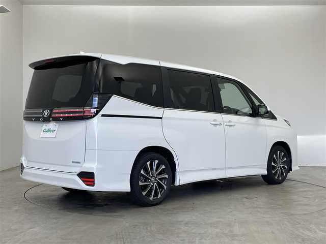 トヨタ ヴォクシー S－Z 埼玉県 2025(令7)年 0.1万km未満 ホワイトパールクリスタルシャイン 登録済未使用車　純正８インチディスプレイオーディオ　バックカメラ　レーダークルーズコントロール　快適利便パッケージ　シートヒーター　ステアリングヒーター　スペアタイヤ　三眼ＬＥＤライト