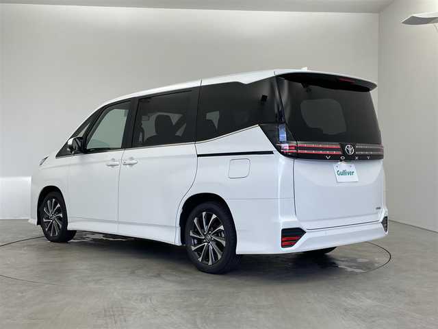 トヨタ ヴォクシー S－Z 埼玉県 2025(令7)年 0.1万km未満 ホワイトパールクリスタルシャイン 登録済未使用車　純正８インチディスプレイオーディオ　バックカメラ　レーダークルーズコントロール　快適利便パッケージ　シートヒーター　ステアリングヒーター　スペアタイヤ　三眼ＬＥＤライト