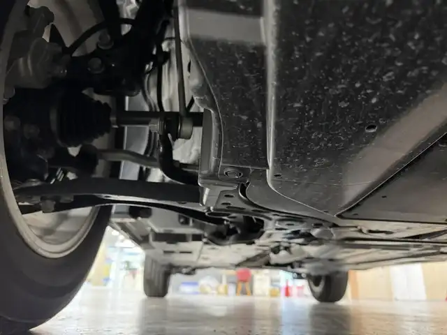 トヨタ ヤリスクロス ハイブリッド G 三重県 2023(令5)年 0.8万km プラチナホワイトパールマイカ ハイブリッド/FF/フロアCVT/純正 8インチディスプレイオーディオ＆ナビ/（AM/FM/USB/iPod/Bluetooth/Miracast/TV/CarPlay/AndroidAuto）/バックガイドモニター/ETC/Toyota Safety Sense/●プリクラッシュセーフティ［PCS］/●レーントレーシングアシスト［LTA］/●レーダークルコン/●オートハイビーム［AHB］/・インテリジェントクリアランスソナー［パーキングサポートブレーキ（静止物）］/・ロードサインアシスト［RSA］/・先行車発進告知機能/装備/・電子パーキングブレーキ/・オートブレーキホールド/・オートライト/・LEDヘッドランプ/・オートエアコン/・ステアリングスイッチ/・充電用USB type-Cジャック/・SRS サイド＆カーテンシールドエアバッグ/・電動格納ドアミラー/・純正 16inAW/・プッシュスタート/・チルト＆テレスコピックステアリング/など