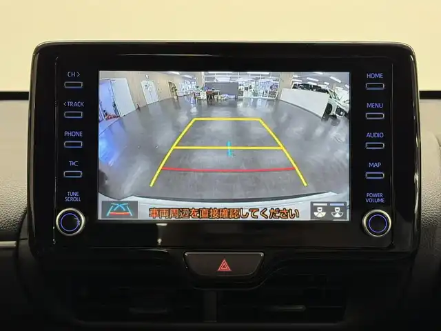 トヨタ ヤリスクロス ハイブリッド G 三重県 2023(令5)年 0.8万km プラチナホワイトパールマイカ ハイブリッド/FF/フロアCVT/純正 8インチディスプレイオーディオ＆ナビ/（AM/FM/USB/iPod/Bluetooth/Miracast/TV/CarPlay/AndroidAuto）/バックガイドモニター/ETC/Toyota Safety Sense/●プリクラッシュセーフティ［PCS］/●レーントレーシングアシスト［LTA］/●レーダークルコン/●オートハイビーム［AHB］/・インテリジェントクリアランスソナー［パーキングサポートブレーキ（静止物）］/・ロードサインアシスト［RSA］/・先行車発進告知機能/装備/・電子パーキングブレーキ/・オートブレーキホールド/・オートライト/・LEDヘッドランプ/・オートエアコン/・ステアリングスイッチ/・充電用USB type-Cジャック/・SRS サイド＆カーテンシールドエアバッグ/・電動格納ドアミラー/・純正 16inAW/・プッシュスタート/・チルト＆テレスコピックステアリング/など