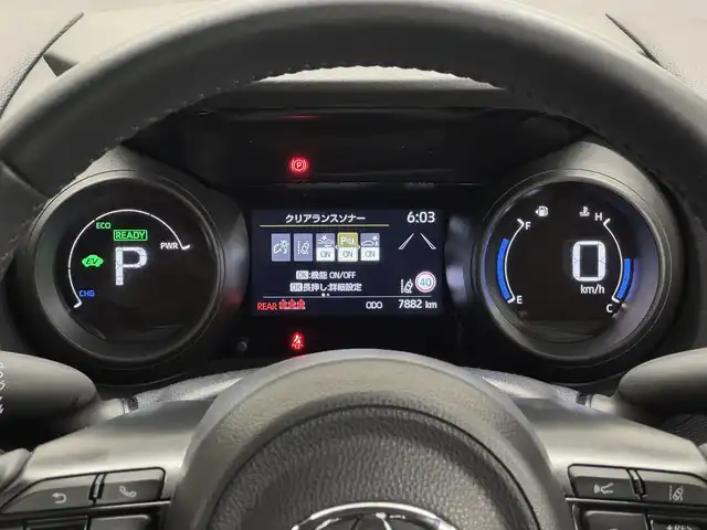トヨタ ヤリスクロス ハイブリッド G 三重県 2023(令5)年 0.8万km プラチナホワイトパールマイカ ハイブリッド/FF/フロアCVT/純正 8インチディスプレイオーディオ＆ナビ/（AM/FM/USB/iPod/Bluetooth/Miracast/TV/CarPlay/AndroidAuto）/バックガイドモニター/ETC/Toyota Safety Sense/●プリクラッシュセーフティ［PCS］/●レーントレーシングアシスト［LTA］/●レーダークルコン/●オートハイビーム［AHB］/・インテリジェントクリアランスソナー［パーキングサポートブレーキ（静止物）］/・ロードサインアシスト［RSA］/・先行車発進告知機能/装備/・電子パーキングブレーキ/・オートブレーキホールド/・オートライト/・LEDヘッドランプ/・オートエアコン/・ステアリングスイッチ/・充電用USB type-Cジャック/・SRS サイド＆カーテンシールドエアバッグ/・電動格納ドアミラー/・純正 16inAW/・プッシュスタート/・チルト＆テレスコピックステアリング/など