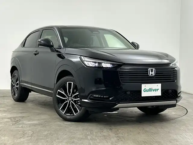 ホンダ ヴェゼル ハイブリッド e:HEV Z 三重県 2025(令7)年 0.1千km クリスタルブラックパール 登録済未使用車/純正ナビ/・AM/FM/Bluetooth/フルセグ/AndroidAuto/AppleCarPray/USB/ホンダセンシング/・ブラインドスポットインフォメーション/・車線逸脱/・衝突軽減ブレーキ/・アダプティブクルーズコントロール/前席シートヒーター/ステアリングヒーター/パワーバックドア/パドルシフト/ワイヤレスチャージャー/ETC2.0/LEDヘッドライト/ヒルディセントコントロール/電動パーキング/ハーフレザーシート/純正18インチAW