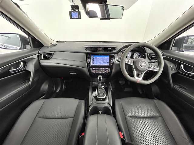 日産 エクストレイル 20Xi Vセレクション 道央・札幌 2022(令4)年 3.2万km ダイヤモンドブラック ・４WD/・純正メモリーナビゲーション(MM320D-L)/　CD/DVD/SD/フルセグ/USB/iPod/・純正フリップダウンモニター/・純正エンジンスターター/・ビルトインETC/・アラウンドビューモニター/・社外ドライブレコーダー前後（CS-91FH）/・パワーバックドア/・レーダークルーズコントロール/・前席パワーシート/・全席シートヒーター/・MTモード付AT/・プロパイロット/・エマージェンシーブレーキ/・後側方車両検知警報/・デジタルインナーミラー/・横滑り防止装置/・前後コーナーセンサー/・レーンキープアシスト/・オートライト/・オートマチックハイビーム/・LEDヘッドライト/・ヒルディセントコントロール/・オートブレーキホールド/・スマートキー/・プッシュスタート/・スペアキー１本/・保証書あり/・取説あり/・社外AW17インチ冬タイヤ積込/・社外AW18インチ夏タイヤ