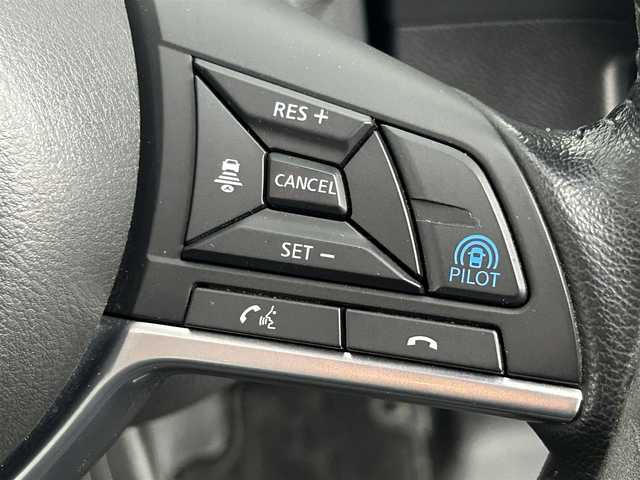 日産 エクストレイル 20Xi Vセレクション 道央・札幌 2022(令4)年 3.2万km ダイヤモンドブラック ・４WD/・純正メモリーナビゲーション(MM320D-L)/　CD/DVD/SD/フルセグ/USB/iPod/・純正フリップダウンモニター/・純正エンジンスターター/・ビルトインETC/・アラウンドビューモニター/・社外ドライブレコーダー前後（CS-91FH）/・パワーバックドア/・レーダークルーズコントロール/・前席パワーシート/・全席シートヒーター/・MTモード付AT/・プロパイロット/・エマージェンシーブレーキ/・後側方車両検知警報/・デジタルインナーミラー/・横滑り防止装置/・前後コーナーセンサー/・レーンキープアシスト/・オートライト/・オートマチックハイビーム/・LEDヘッドライト/・ヒルディセントコントロール/・オートブレーキホールド/・スマートキー/・プッシュスタート/・スペアキー１本/・保証書あり/・取説あり/・社外AW17インチ冬タイヤ積込/・社外AW18インチ夏タイヤ