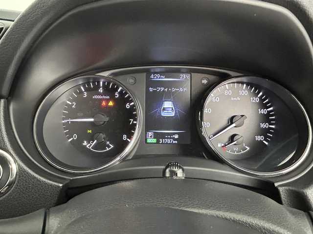 日産 エクストレイル 20Xi Vセレクション 道央・札幌 2022(令4)年 3.2万km ダイヤモンドブラック ・４WD/・純正メモリーナビゲーション(MM320D-L)/　CD/DVD/SD/フルセグ/USB/iPod/・純正フリップダウンモニター/・純正エンジンスターター/・ビルトインETC/・アラウンドビューモニター/・社外ドライブレコーダー前後（CS-91FH）/・パワーバックドア/・レーダークルーズコントロール/・前席パワーシート/・全席シートヒーター/・MTモード付AT/・プロパイロット/・エマージェンシーブレーキ/・後側方車両検知警報/・デジタルインナーミラー/・横滑り防止装置/・前後コーナーセンサー/・レーンキープアシスト/・オートライト/・オートマチックハイビーム/・LEDヘッドライト/・ヒルディセントコントロール/・オートブレーキホールド/・スマートキー/・プッシュスタート/・スペアキー１本/・保証書あり/・取説あり/・社外AW17インチ冬タイヤ積込/・社外AW18インチ夏タイヤ