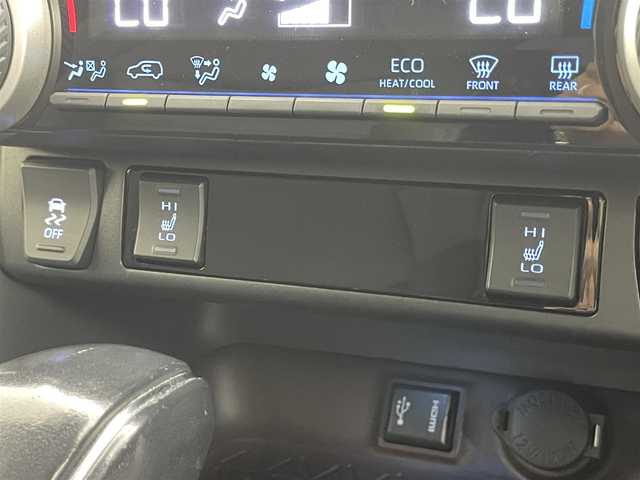 トヨタ ＲＡＶ４ G Zパッケージ 埼玉県 2020(令2)年 3万km ホワイトパールクリスタルシャイン 4WD/純正9インチSDナビ/ CD DVD フルセグTV Bluetooth HDMI/バックカメラ/パノラマルーフ/プリクラッシュセーフティ/レーンディパーチャーアラート/レーダークルーズコントロール/ブラインドスポットモニター/パワーバックドア/シートヒーター/ステアリングヒーター/LEDオートライト/スマートキー/ETC