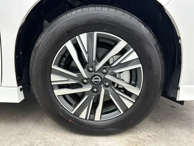 日産 セレナ e－パワー ハイウェイスター V 三重県 2024(令6)年 0.4万km プリズムホワイト 純正9インチナビ/フルセグ/全方位カメラ/プロパイロット/追従式クルーズコントロール/衝突軽減ブレーキ/レーンキープアシスト/ブラインドスポットモニター/オートハイビーム/コーナーセンサー/ＥＴＣ/ドライブレコーダー/純正16インチＡＷ/スマートキー