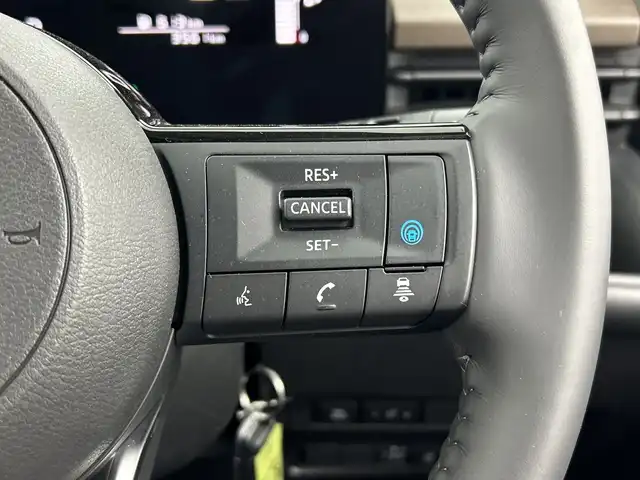 日産 セレナ e－パワー ハイウェイスター V 三重県 2024(令6)年 0.4万km プリズムホワイト 純正9インチナビ/フルセグ/全方位カメラ/プロパイロット/追従式クルーズコントロール/衝突軽減ブレーキ/レーンキープアシスト/ブラインドスポットモニター/オートハイビーム/コーナーセンサー/ＥＴＣ/ドライブレコーダー/純正16インチＡＷ/スマートキー