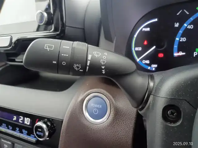 トヨタ ヤリスクロス ハイブリッド Z 愛知県 2021(令3)年 2万km ブラックマイカ/ホワイトパールクリスタルシャイン 2トーン トヨタセーフティセンス/　　・プリクラッシュセーフティ/　　・レーンディバーチャーアラート/　　・レーントレーシングアシスト/　　・レーダークルーズコントロール/　　・オートマチックハイビーム/純正8インチディスプレイオーディオ/　　BT/フルセグ/USB入力/パノラミックビューモニター/ビルトインETC2.0/革巻きステアリング/ステアリングリモコン/ハーフレザーシート/パワーシート（D席）/シートヒーター（前席）/純正LEDヘッドライト/フォグランプ/純正18インチアルミホイール