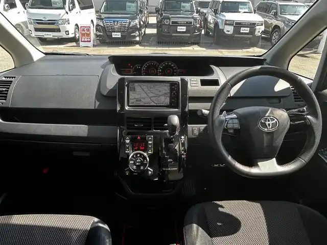 トヨタ ヴォクシー ZS G’s 富山県 2011(平23)年 7万km ボルドーマイカメタリック 純正ナビ/Bluetooth、ワンセグTV、AUX /ABS/盗難防止装置/オートライト/衝突軽減システム/プッシュスタート/スマートキー/パワーステアリング/パワーウィンドウ/ドライブレコーダー/ETC/両側パワースライドドア