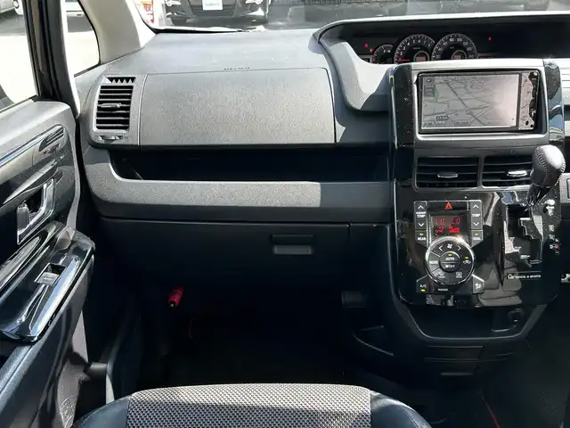 トヨタ ヴォクシー ZS G’s 富山県 2011(平23)年 7万km ボルドーマイカメタリック 純正ナビ/Bluetooth、ワンセグTV、AUX /ABS/盗難防止装置/オートライト/衝突軽減システム/プッシュスタート/スマートキー/パワーステアリング/パワーウィンドウ/ドライブレコーダー/ETC/両側パワースライドドア
